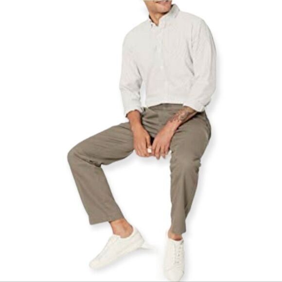 NWOT Amazon Essentials Men's Classic-fit Wrinkle-Resistant Flat-Front Chino Pant - Picture 3 of 7
